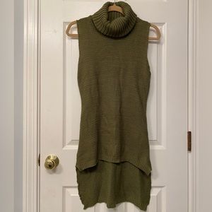 REVERSE. Size S/M. Sleeveless Turtleneck Sweater. Side Zippers. 💚